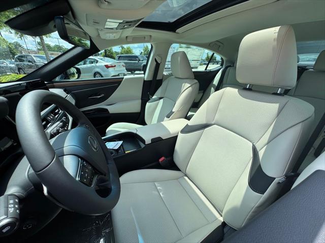 new 2025 Lexus ES 300h car, priced at $53,645