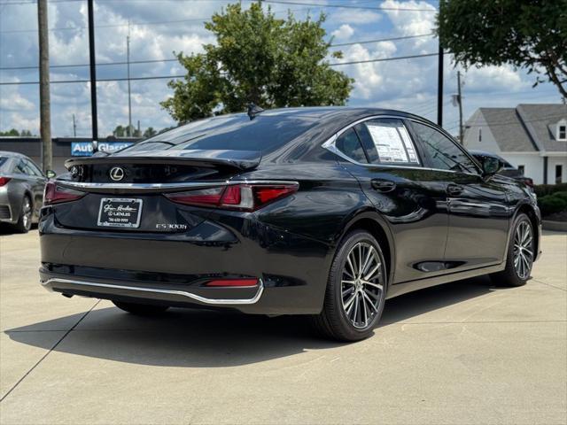 new 2025 Lexus ES 300h car, priced at $53,645