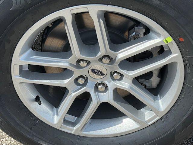 new 2025 Ford Explorer car, priced at $40,125