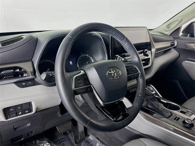 used 2020 Toyota Highlander car, priced at $31,250