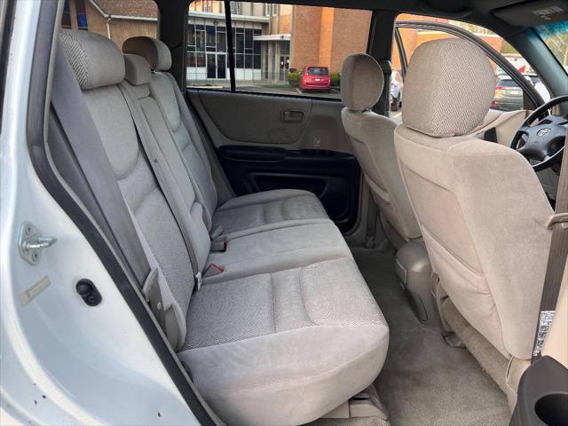used 2002 Toyota Highlander car, priced at $6,500