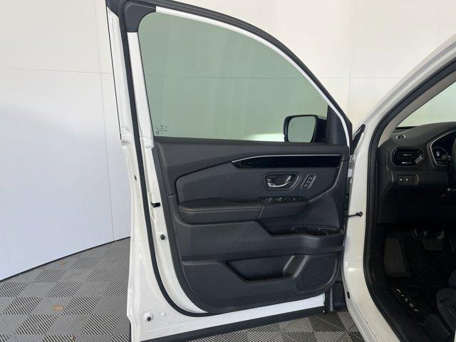 new 2025 Honda Pilot car, priced at $54,255