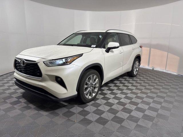 used 2021 Toyota Highlander car, priced at $31,500