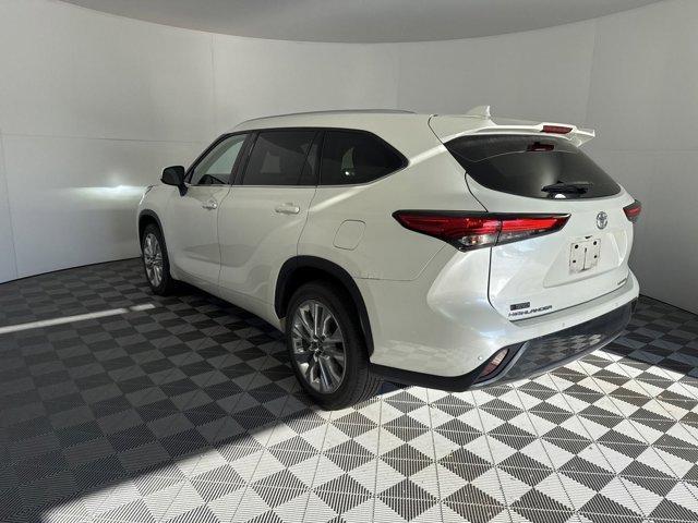 used 2021 Toyota Highlander car, priced at $31,500