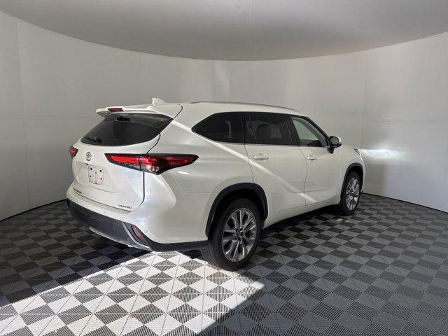 used 2021 Toyota Highlander car, priced at $31,500