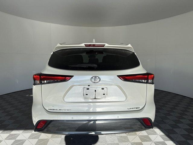 used 2021 Toyota Highlander car, priced at $31,500