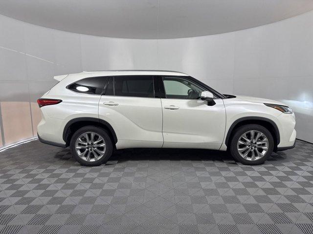 used 2021 Toyota Highlander car, priced at $31,500