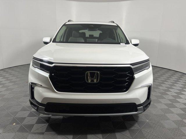 new 2025 Honda Pilot car, priced at $51,450