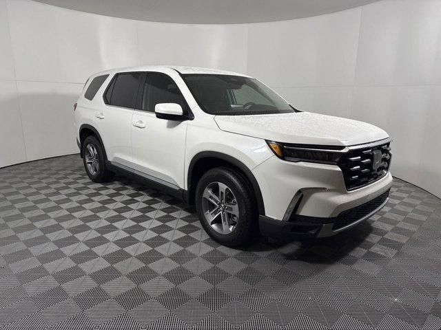 new 2025 Honda Pilot car, priced at $48,235