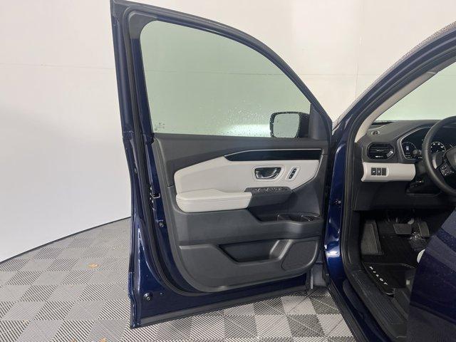 new 2025 Honda Pilot car, priced at $52,950