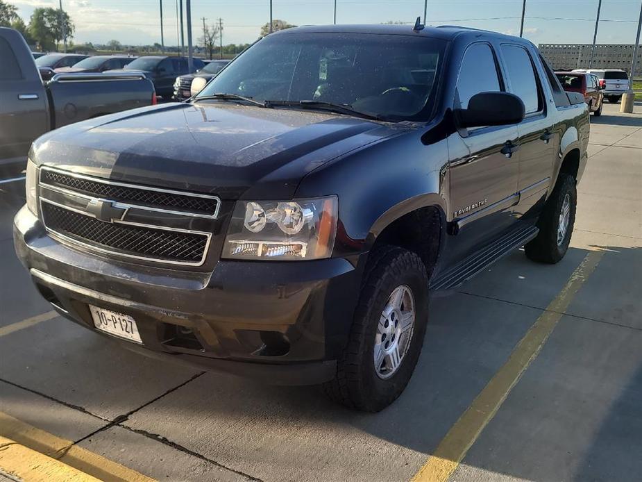 used 2007 Chevrolet Avalanche car, priced at $8,995
