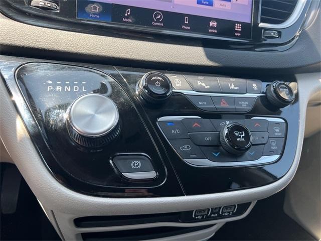 used 2023 Chrysler Pacifica car, priced at $25,682