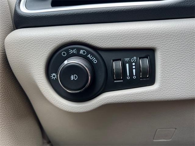 used 2023 Chrysler Pacifica car, priced at $24,633