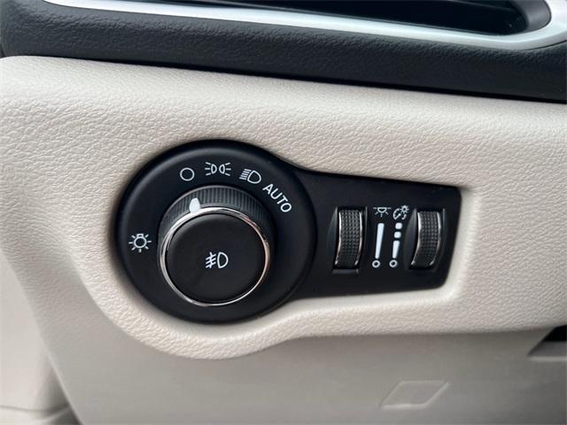 used 2023 Chrysler Pacifica car, priced at $24,533