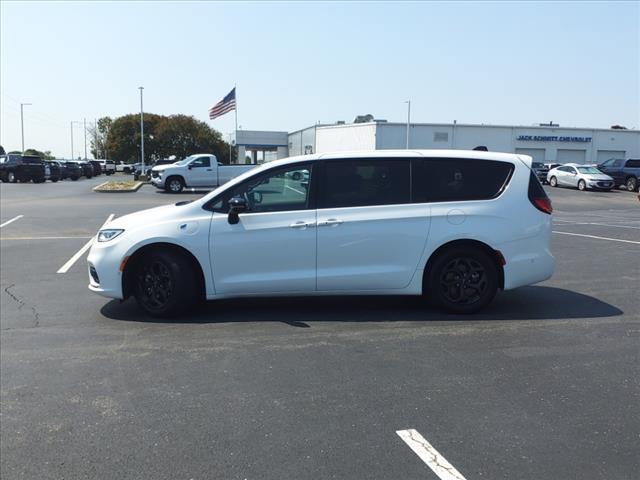 used 2024 Chrysler Pacifica Hybrid car, priced at $35,991