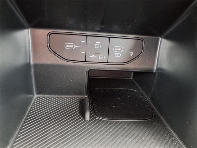 used 2025 Kia Sorento car, priced at $39,847