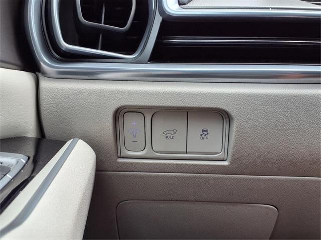 used 2025 Kia Sorento car, priced at $39,847