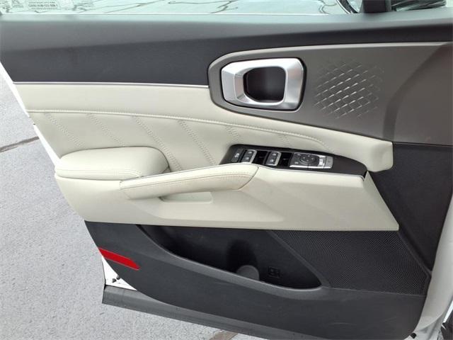 used 2025 Kia Sorento car, priced at $39,847