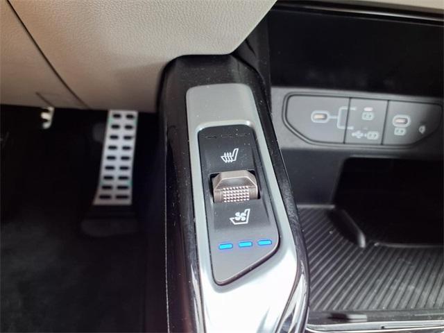 used 2025 Kia Sorento car, priced at $39,847