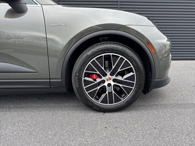 new 2025 Porsche Macan car