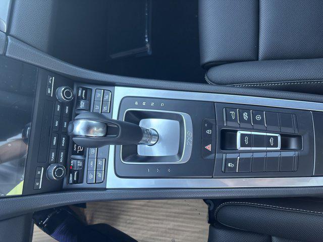new 2025 Porsche 718 Boxster car