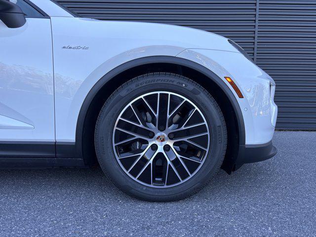 used 2025 Porsche Macan car