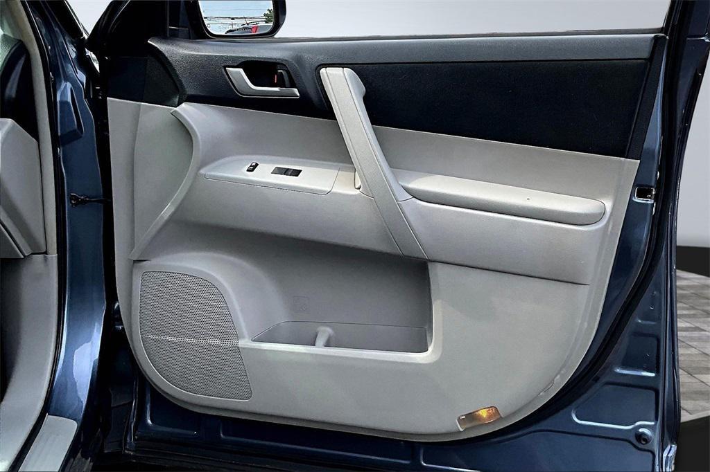 used 2012 Toyota Highlander car, priced at $10,095