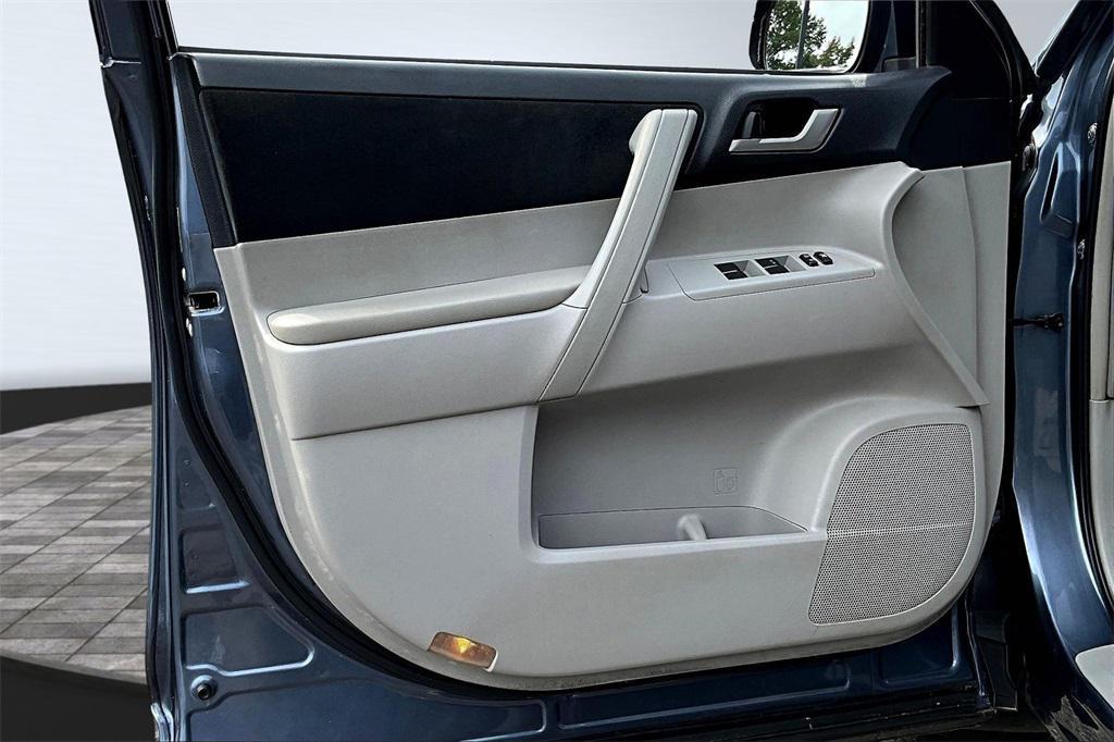 used 2012 Toyota Highlander car, priced at $10,095