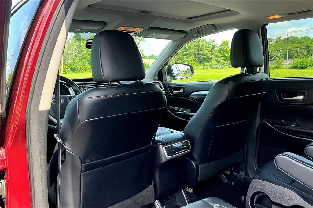 used 2016 Toyota Highlander car, priced at $19,295