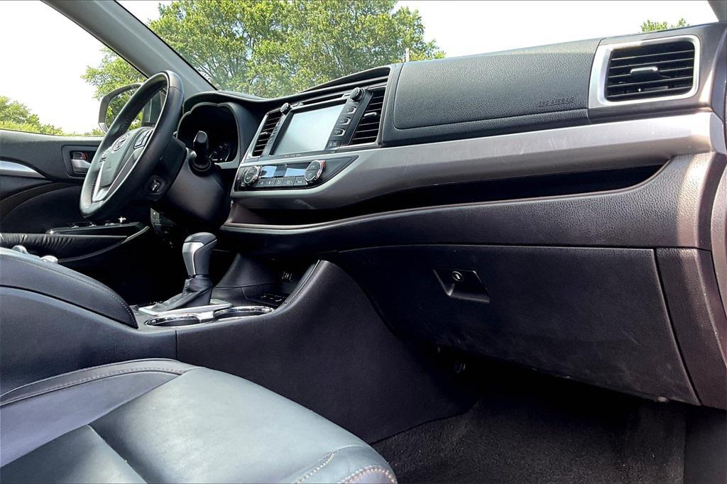 used 2016 Toyota Highlander car, priced at $19,295