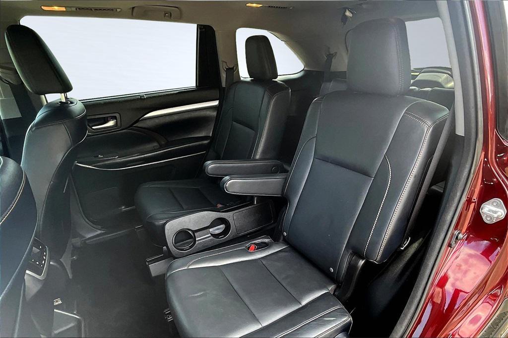 used 2016 Toyota Highlander car, priced at $19,295