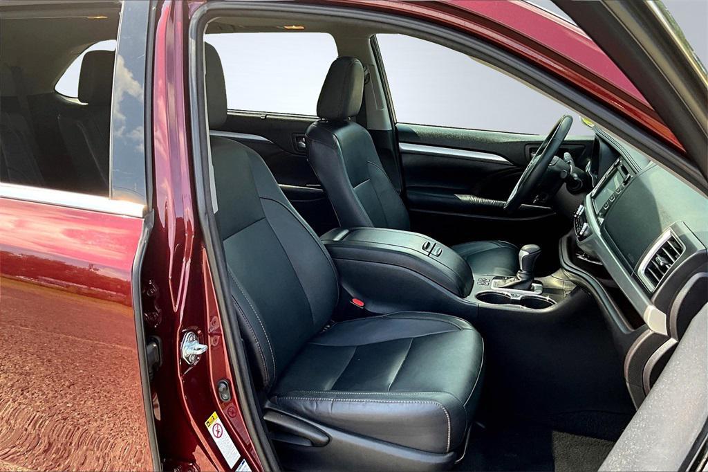 used 2016 Toyota Highlander car, priced at $19,295