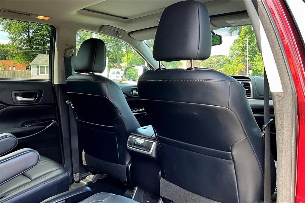 used 2016 Toyota Highlander car, priced at $19,295