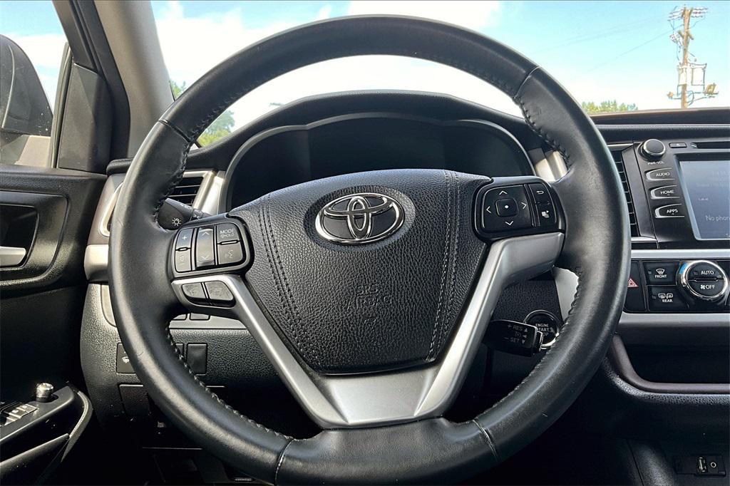 used 2016 Toyota Highlander car, priced at $19,295