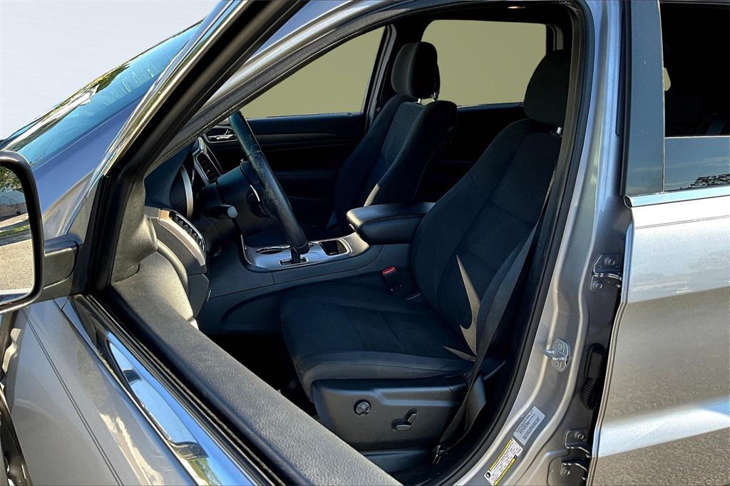 used 2015 Jeep Grand Cherokee car, priced at $12,895