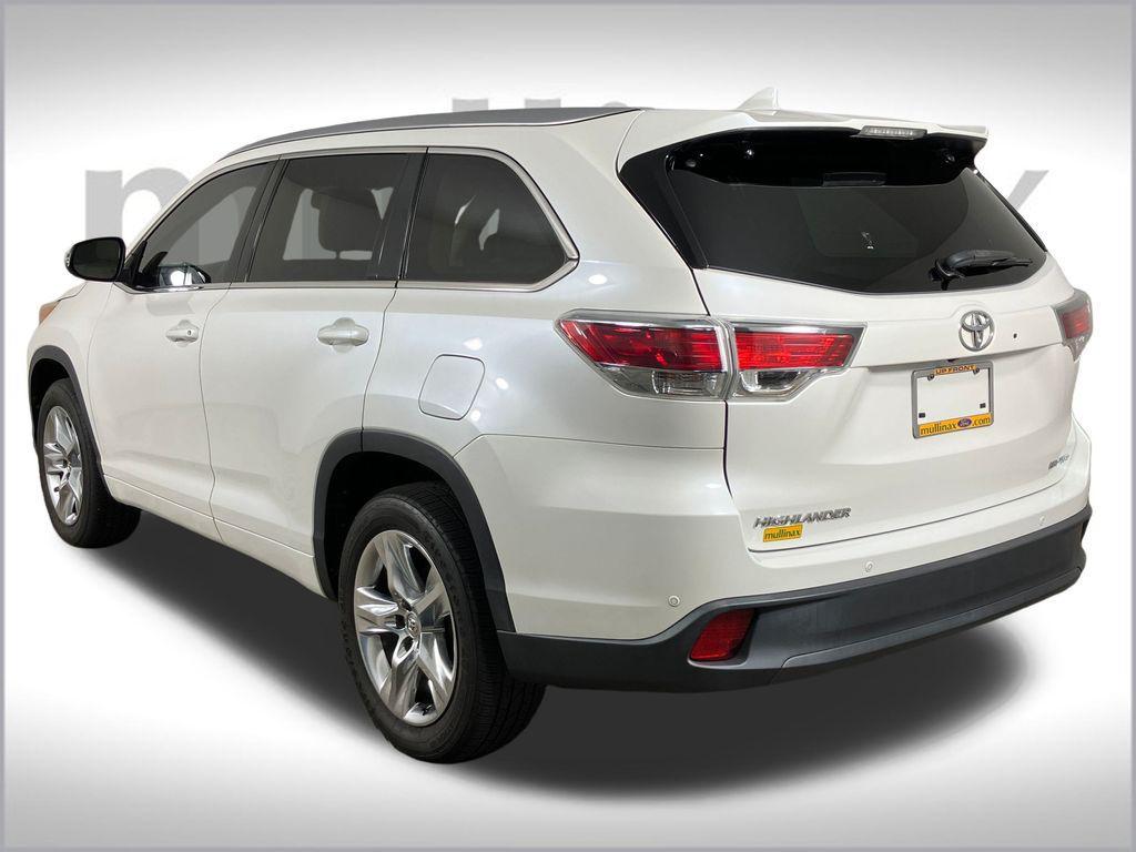used 2015 Toyota Highlander car, priced at $19,501