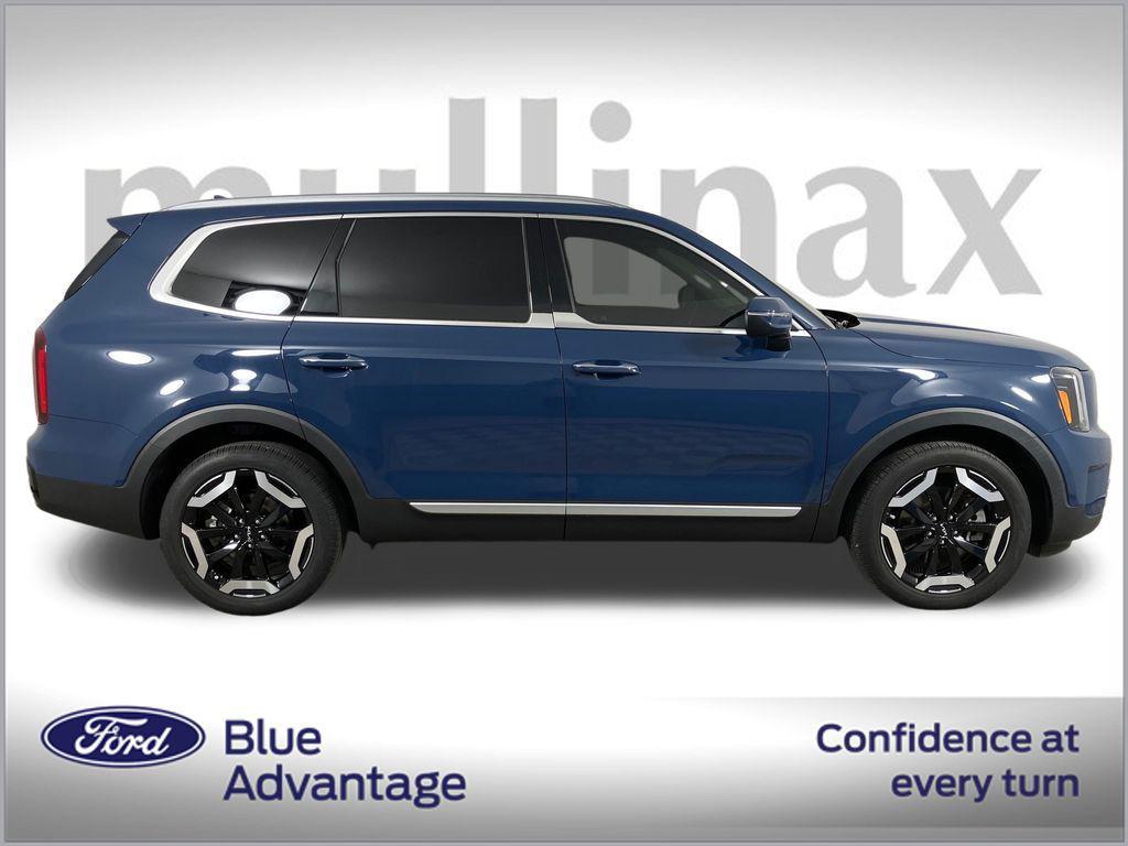 used 2024 Kia Telluride car, priced at $32,000