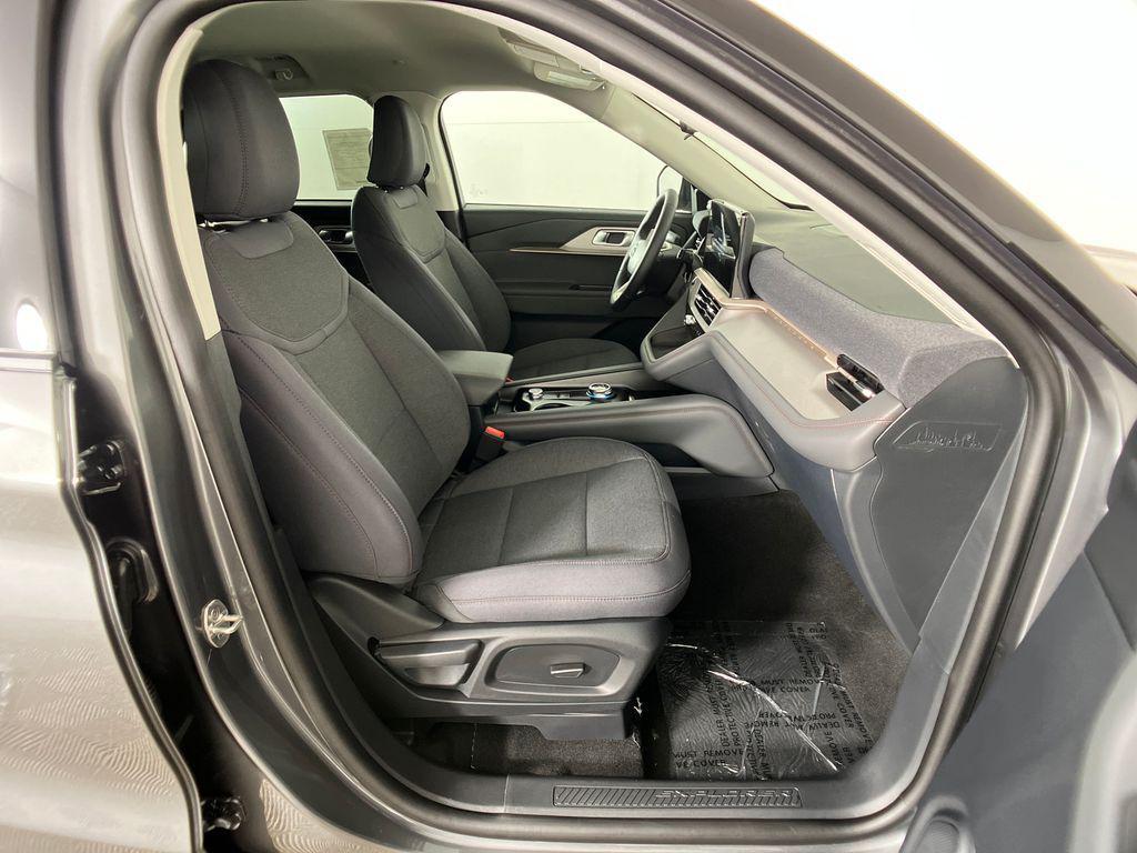 new 2025 Ford Explorer car, priced at $39,055