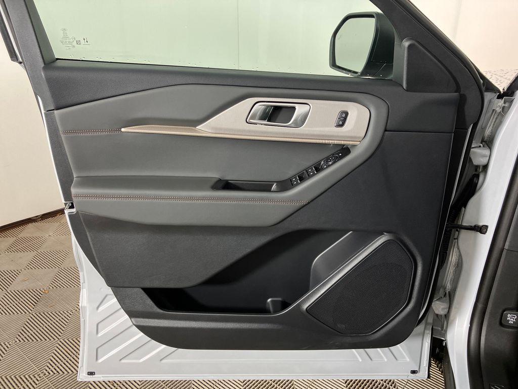 new 2025 Ford Explorer car, priced at $38,954