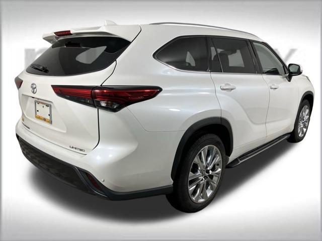 used 2020 Toyota Highlander car, priced at $32,000