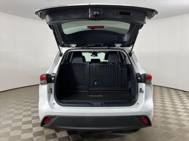 used 2023 Toyota Highlander car, priced at $34,500