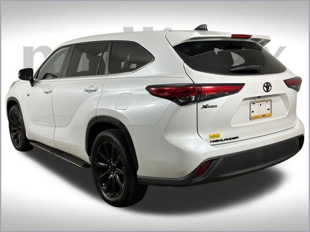 used 2023 Toyota Highlander car, priced at $34,500