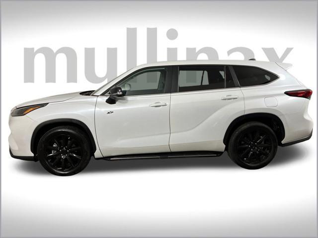 used 2023 Toyota Highlander car, priced at $34,500