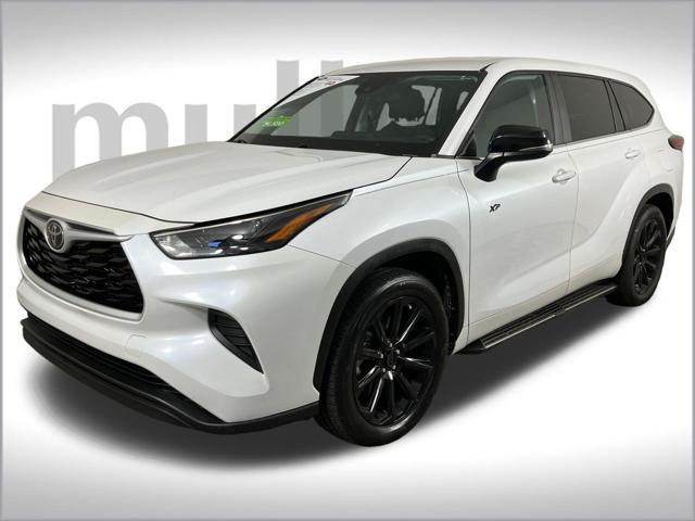 used 2023 Toyota Highlander car, priced at $34,500