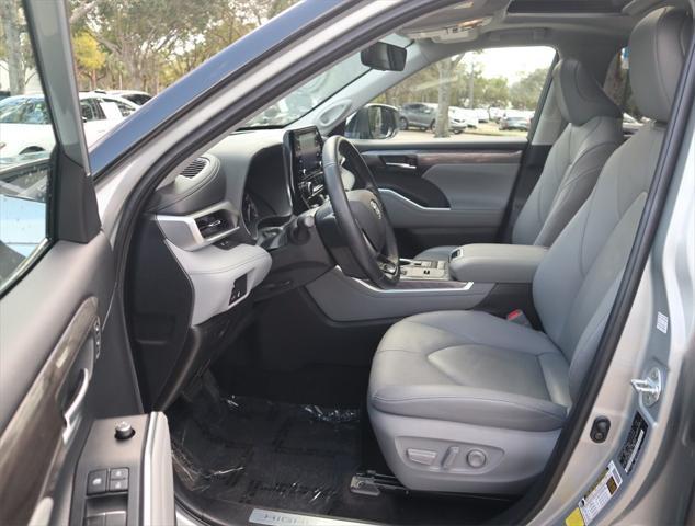 used 2021 Toyota Highlander car, priced at $31,900