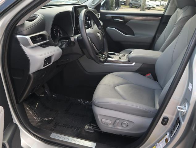 used 2021 Toyota Highlander car, priced at $31,900