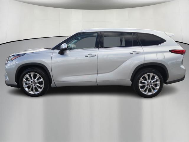 used 2021 Toyota Highlander car, priced at $31,900