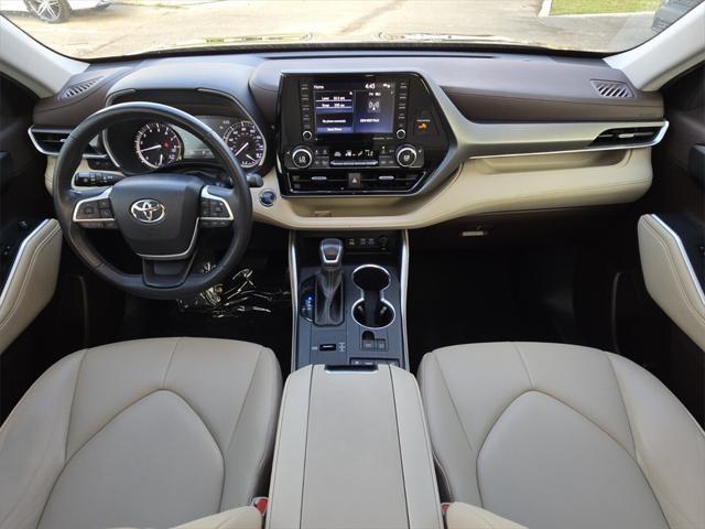 used 2022 Toyota Highlander car, priced at $33,347