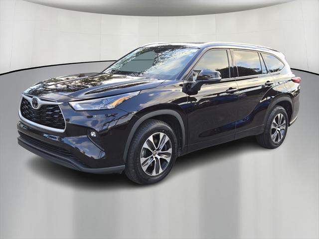 used 2022 Toyota Highlander car, priced at $33,347