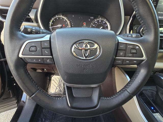 used 2022 Toyota Highlander car, priced at $33,347